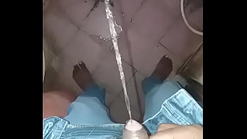 Kontol Desi Yang Mantap Sedang Kencing