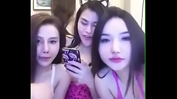 Gadis Tionghoa Seksi Lagi Asyik Main Jari