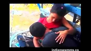 Mengisap Payudara Kekasih Desi