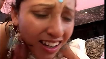 Bhabi Dan Suami Bikin Threesome, Ibu Tiri Tak Tahu Kalau Si Jalang Lagi Sange Berat