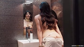 Saat Cewek-cewek Ngeseks: Yasmina Khan Dan Aaliyah Yasin Bikin Panas Di Brazzers