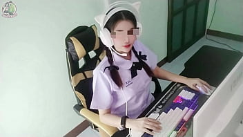 นักเรียนไทยโดนรุ่นพี่จับเย็ดหน้ากระจก เสียงครวญครางดังลั่นบ้าน