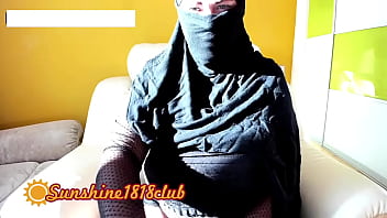 Tante Qatar Arab Montok Berjilbab Goyang Payudara Besar Sambil Coli Live Cam 31 Oktober