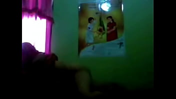 Janda Berkerudung Yang Menggoda Dengan Tubuh Seksi Dan Penuh Hasrat