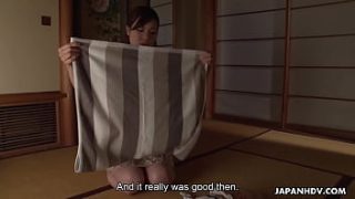 Istri Jepang, Emi Sasaki, Meremas-raba Memeknya Sendiri Larut Malam Tanpa Sensor