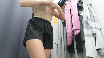 Kamar Ganti Rahasia. Kamera Tersembunyi Mengintip Gadis Rusia Montok Dengan Payudara Besar Dan Puting Menggoda