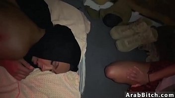 Rumah Pelacuran Afgan Yang Menyajikan Adegan Anal Arab Panas Dan Liar!