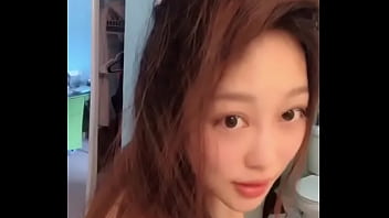 Model Cantik Mandi Telanjang Di Kamar Mandi