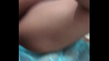Gaun Seksi Itu Bikin Nafsu, Desi Manis