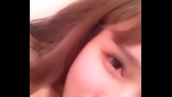 Gadis China Cantik Memainkan Memeknya Yang Basah