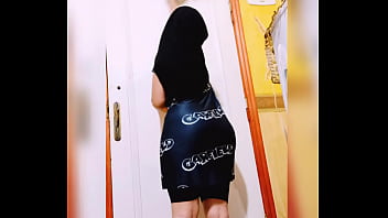 Rutinitas Seksi Gadis Berhijab Dengan Bokong Besar Yang Menggoda (video Pertama)