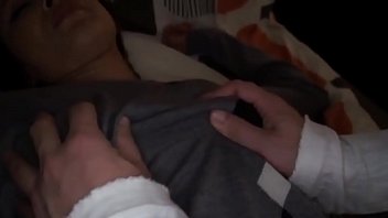 Induk Tiriku Dari Jepang Yang Tua Dan Bergairah Menggoda Anak Tirinya Yang Muda