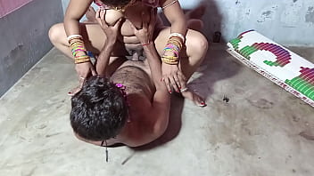 नींद में सोती हुई छोटी बहन को चोदना