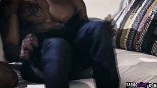 Alex Coal Membungkuk, Menerima Tusukan Ganas Dari Belakang Oleh Kontol Hitam Yang Besar