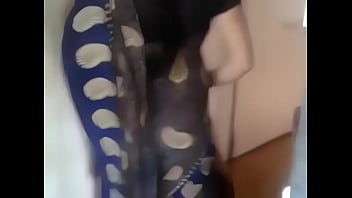 Desi Aunty Kannada Dengan Pusar Seksi Dan Pinggul Menggoda