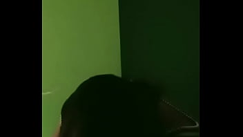 Tante Desi Mengisap Batangku Bagian 1