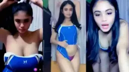 Kylie Dengan Baju Biru Yang Menonjolkan Payudara Besarnya