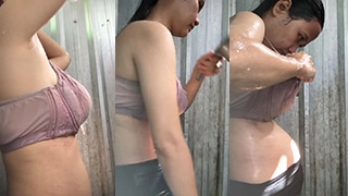 Melihat Ibu-ibu Telanjang Mandi Dengan Penuh Gairah