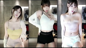 Cô Nàng Trung Quốc Quyến Rũ Nhảy Múa Trên Ba Màn Hình