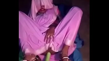 Sanskari Menantu India Menggairahkan Diri Dengan Kerudung