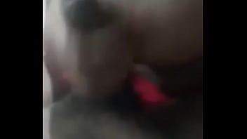 Istri Desi Menggenggam Dan Mengocok Dengan Penuh Gairah