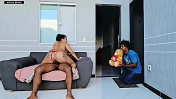 Kekasihku Yang Bodoh Memberiku Hadiah Romantis Di Hari Valentine, Tapi Malah Menemukanku Tengah Digerogoti Kakaknya Yang Lebih Besar Dan Perkasa
