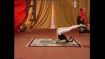 Pose Yoga Untuk Gairah Seks Membara – Tingkatkan Dorongan Bercinta Dengan Gerakan Erotis Avneesh Tiwari