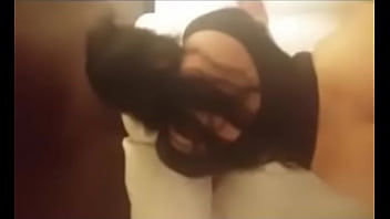 Nisha Dan Aku: Gaya Doggy Dengan Suara Mesra Hindi