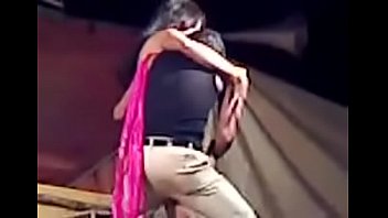 Gadis India Yang Menggoda Dengan Lekuk Tubuh Yang Memikat