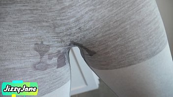 Gadis Tiri Seksi Yang Bergairah Membuatku Menumpahkan Hasrat Di Dalam Celana Dalamnya Lalu Memakainya Kembali