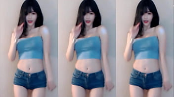 Cô Nàng Trung Hoa Uốn éo Với Bộ đồ Mỏng Manh ướt đẫm