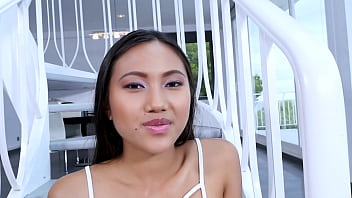 May Thai, Si Gadis Asia Seksi Yang Menggoda, Memberikan Blowjob Pov Dengan Kontol Besar Dan Menelan Semua Sperma Derasnya