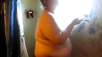 Anak Dan Putri Tiri Mengocok Dan Menghisap Hingga Muncrat Di Payudara, Mandi Telanjang Dan Bercukur Kaki