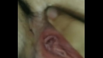 Tawanan Cina Memamerkan Vagina Perawan