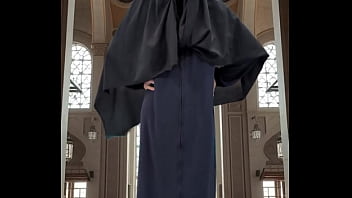 Mencoba Abaya Dan Hijab Yang Menggoda