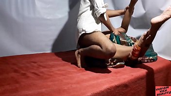 Ibu Tiri India Selatan Dan Anak Tirinya Bercinta Di Hari Ulang Tahun Pernikahan Mereka Bagian 1