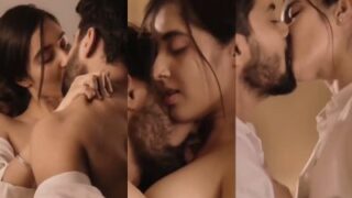 Adegan Panas Dan Menggairahkan Dari Film Yang Dibintangi Aktris India