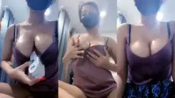 Awwbabyy Remas Payudara Sambil Menggoyang Pantat