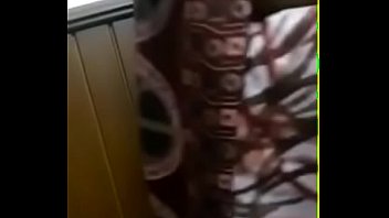 Bibir Tante India Berahi Menggoda Dengan Payudara Besar Yang Terkelupas Dan Terbuka