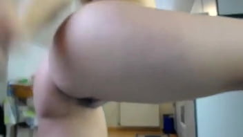 Sexydea Menggoda Di Depan Kamera Live Dengan Gerakan Sensual
