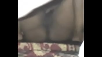 गर्म देसी गृहिणी की फूली हुई चूत की मजेदार चुदाई हिंदी आवाज में