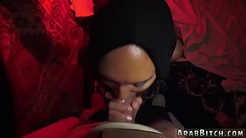 Gadis Muslimah Memuji Dan Remaja Arab Kurus Muda Di Rumah Pelacuran Afgan