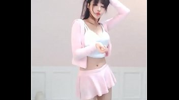 Angela Manjusaka: Gerakan Menggoda Di Balik Layar Streaming