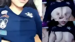 Gadis Amoy Seksi Pamer Belahan Dada Menggoda