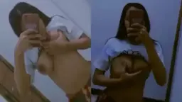 Gadis Muda Kirim Foto Sensual Ke Pacar
