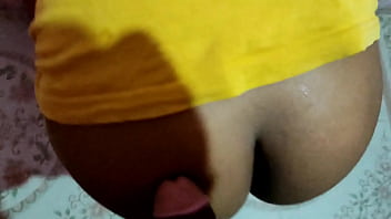 देसी लड़का अपनी देसी लड़की को मजबूती से चोदता है