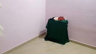 Desi Bhabhi Ketahuan Ganti Baju Di Depan Kamera