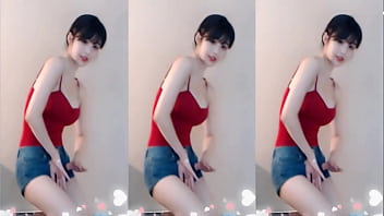 Cô Nàng Trung Hoa Nhún Nhảy Uốn éo Trên Giường