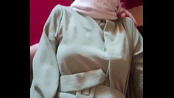 Adik Tiri Berhijab Dientot Saat Lebaran