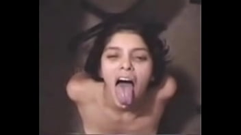 Gadis India Yang Menggoda Dengan Lekuk Tubuh Yang Memikat
